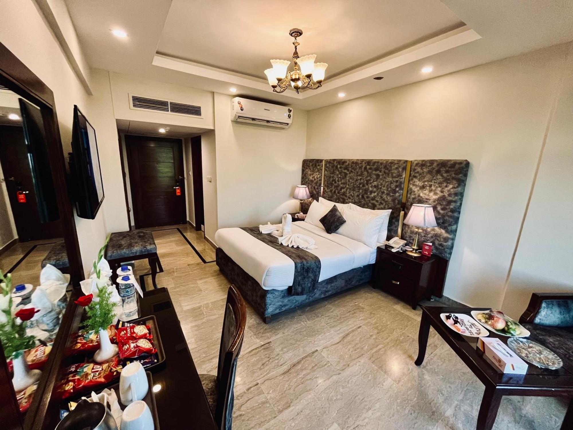 Envoy Continental Hotel อิสลามาบัด ภายนอก รูปภาพ