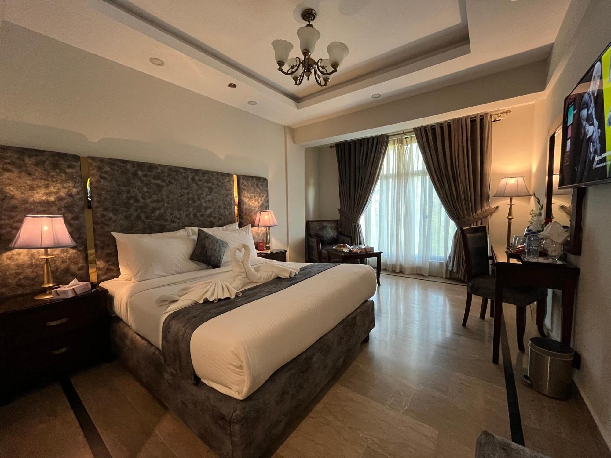 Envoy Continental Hotel อิสลามาบัด ภายนอก รูปภาพ