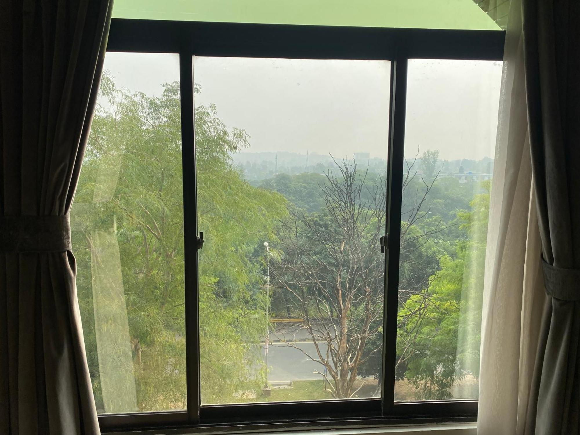 Envoy Continental Hotel อิสลามาบัด ภายนอก รูปภาพ